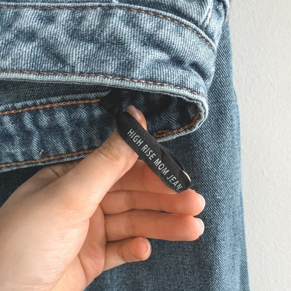 Bluenotes High-Waisted Cropped Mom Jeans - Picture 4 of 5